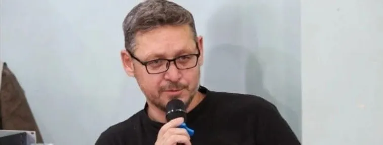 A trainer speaking into a microphone during a session